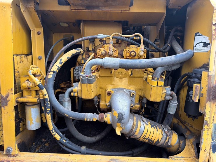 deere-200d-lc-image-12