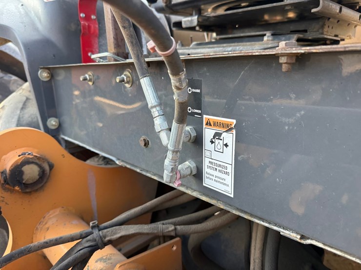 #2486-•-2015-case-570nep-skip-loader-image-43