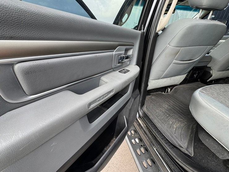2013-dodge-2500-image-41
