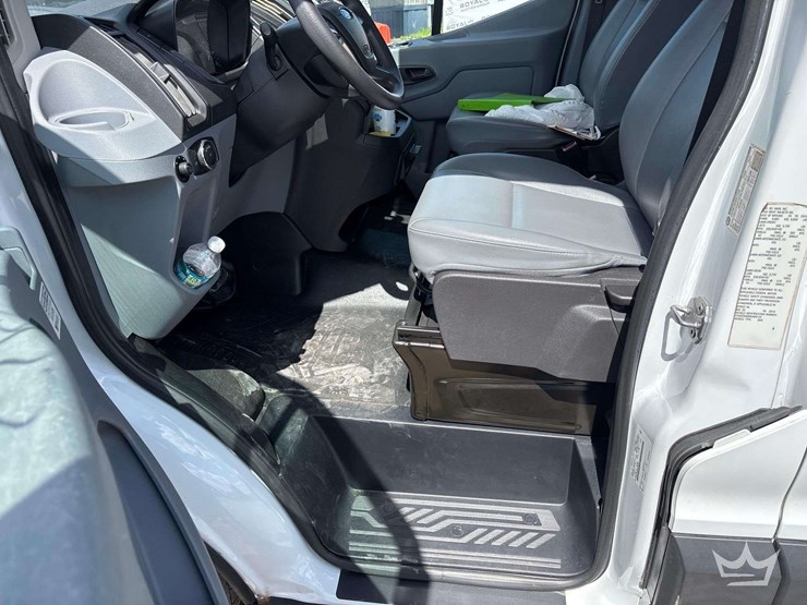 2019-ford-transit-image-13