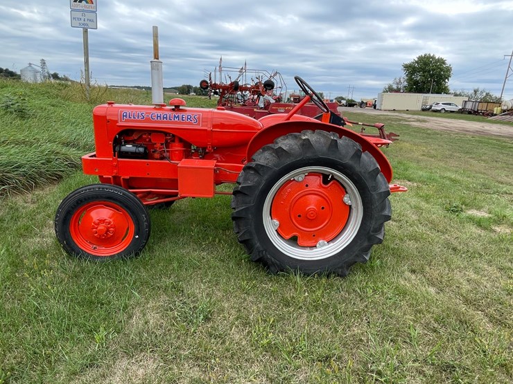 #1003-•-allis-chalmers-ib-tractor-image-8