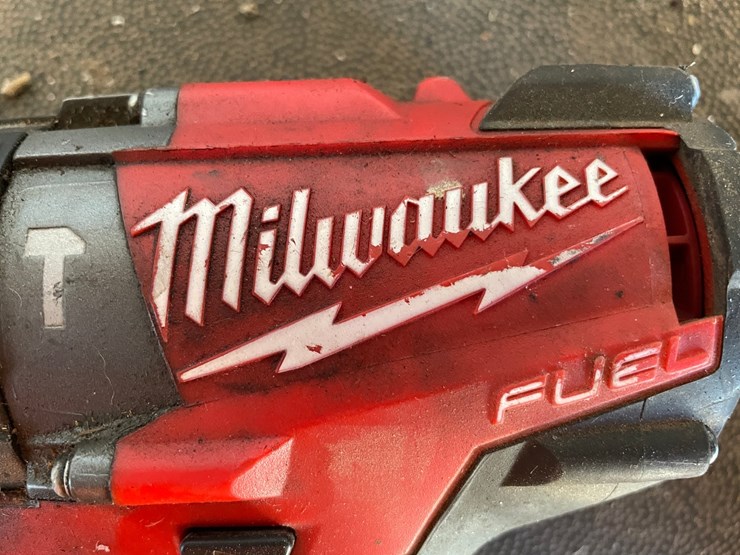#5511-•-milwaukee-18v-drill-and-drill-driver-image-17