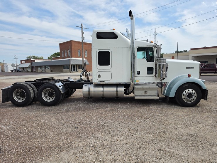 2007-kenworth-w900-image-23