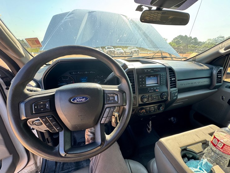 2021-ford-f350-image-17