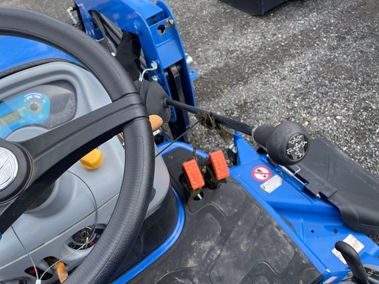 new-holland-workmaster-25s-image-8