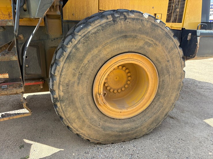 #3650-•-2011-komatsu-w380-6-wheel-loader-image-60