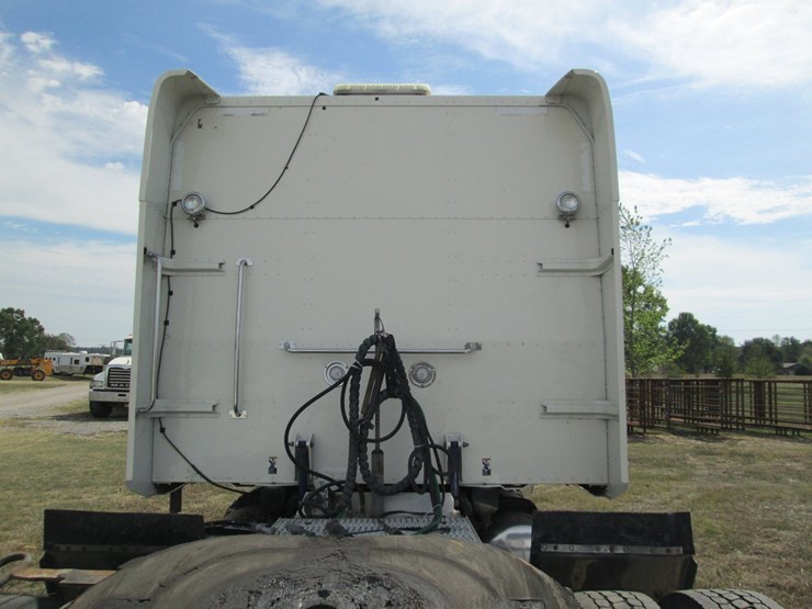 2018-peterbilt-389-image-12