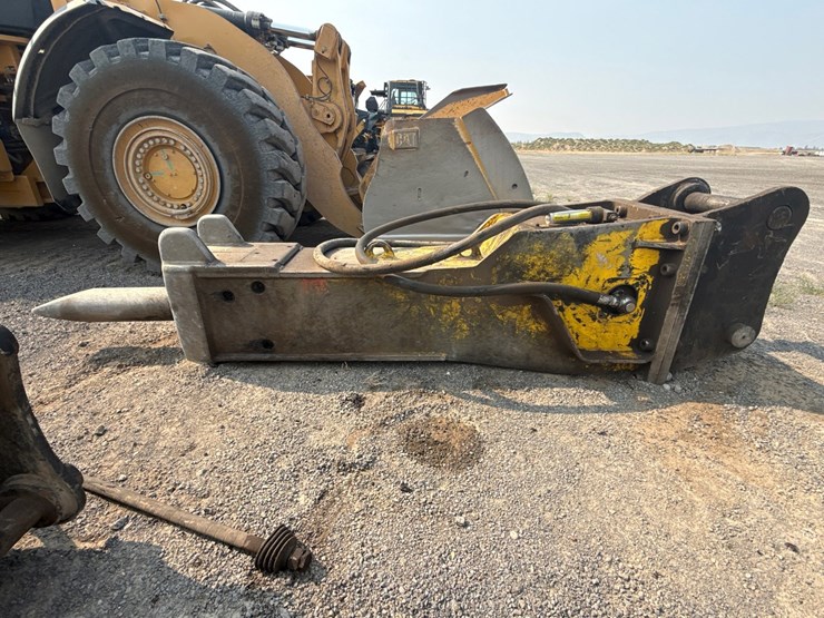 #2508-•-2015-atlas-copco-hb-4700-hydraulic-breaker-image-1