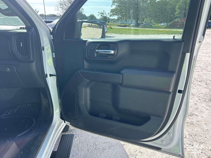 2022-chevrolet-silverado-1500-image-24