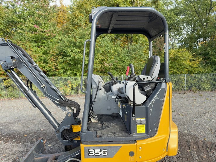 2021-deere-35g-image-28