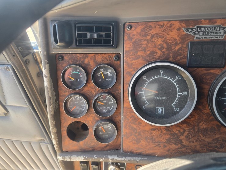 2001-kenworth-t800-image-57