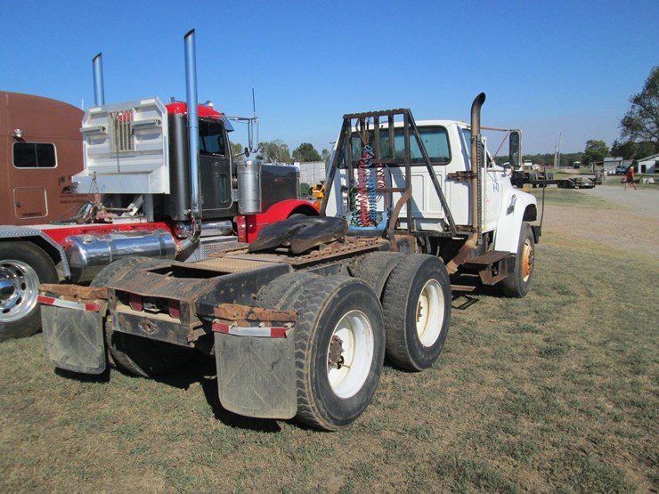 1995-ford-ft900-image-3