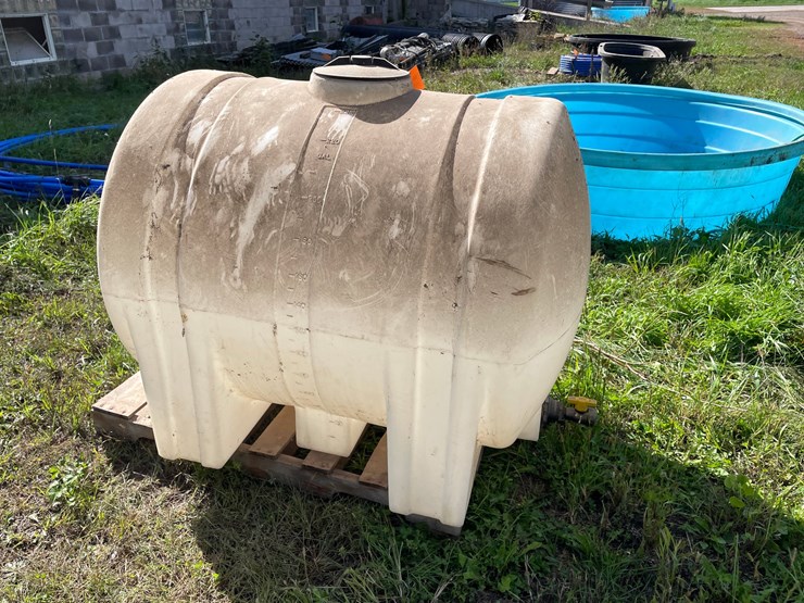 #1635-•-225-gallon-poly-tank-image-3