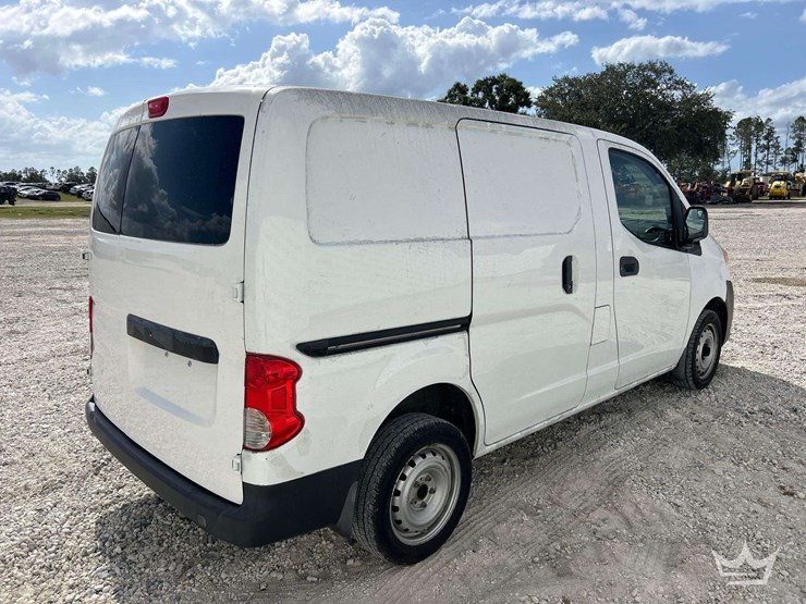 2014-nissan-nv200-image-3