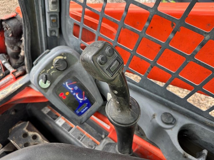 2016-kubota-ssv75-image-19