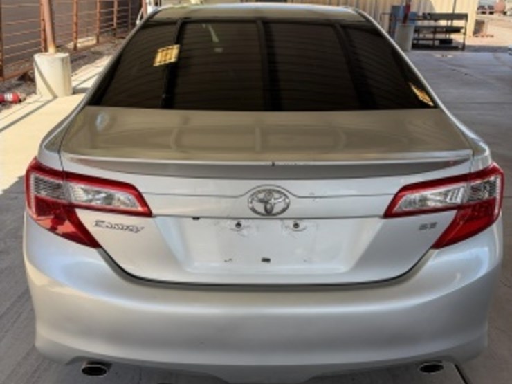 2014-toyota-camry-sdn-image-10