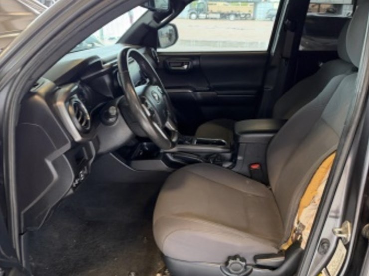 2019-toyota-tacoma-image-27