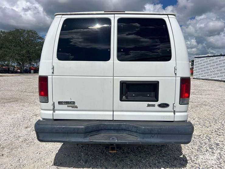 2011-ford-cargo-image-27