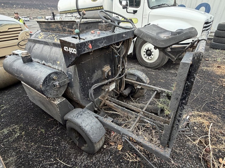 #2530-•-self-propelled-tar-wagon-image-5