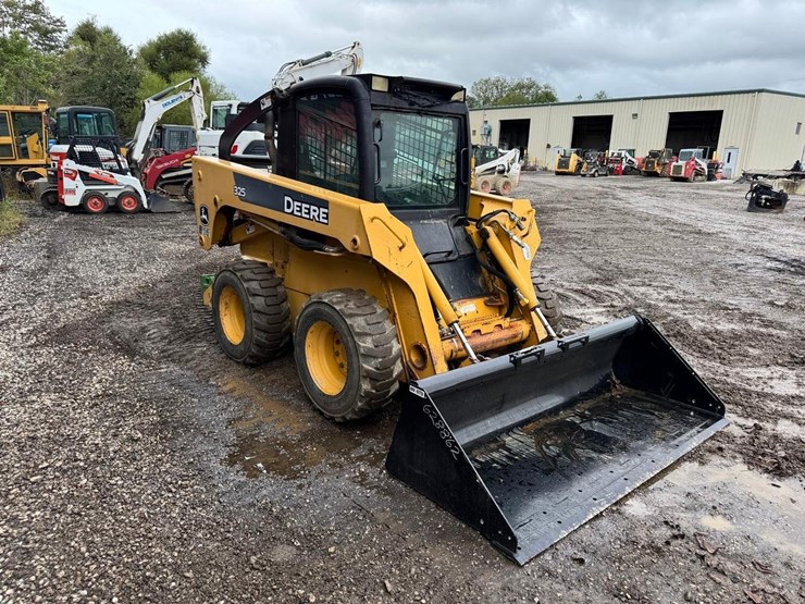 john-deere-325-image-8