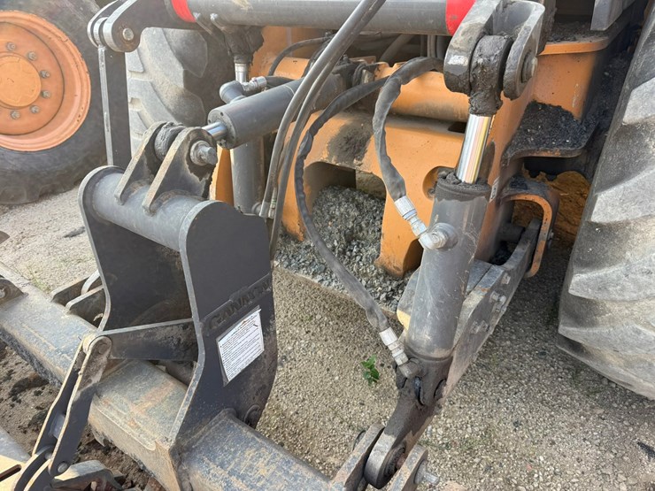 #2486-•-2015-case-570nep-skip-loader-image-40