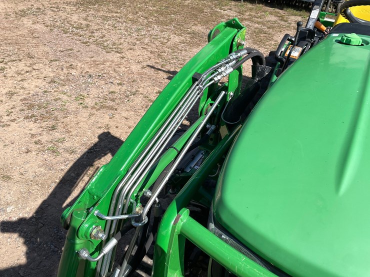 2025-john-deere-2025r-image-31