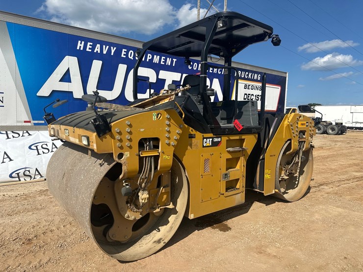 2018-caterpillar-cb64b-image-1