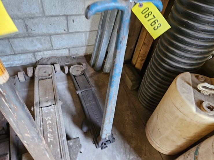#8763-•-walker-floor-jack-image-1