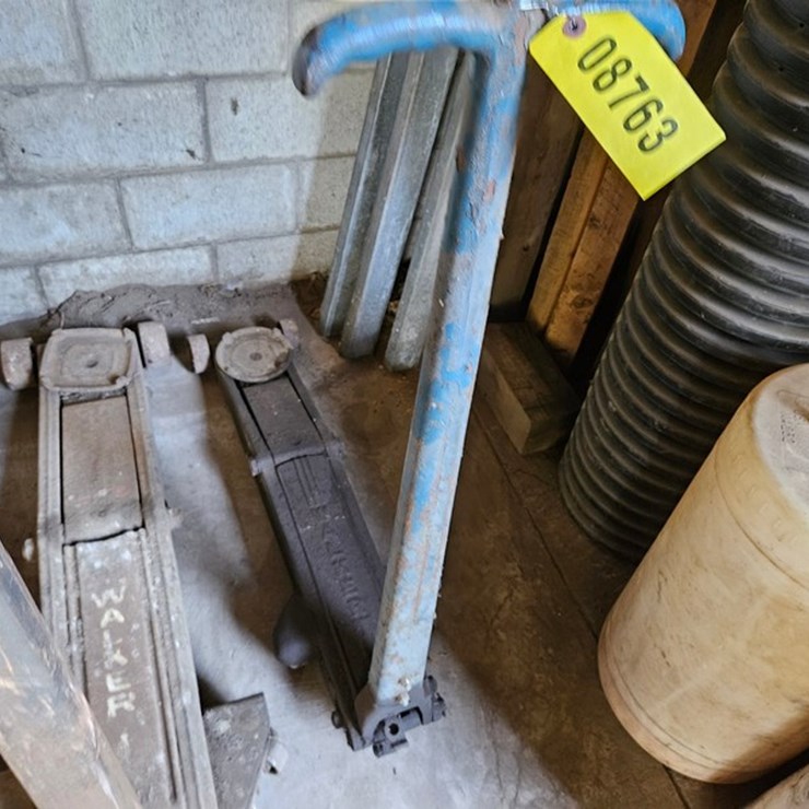 #8763 • Walker Floor Jack