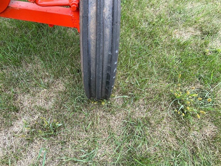 #1003-•-allis-chalmers-ib-tractor-image-33