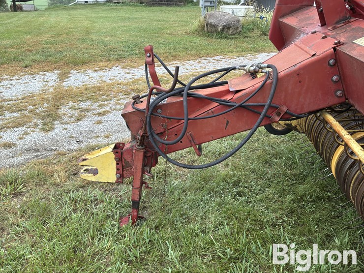 new-holland-851-image-11
