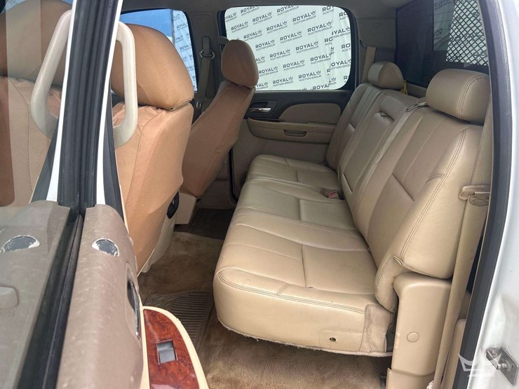 2012-chevrolet-silverado-3500-image-22