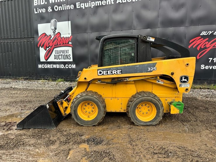 john-deere-325-image-3