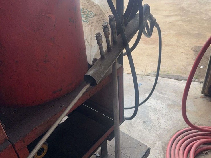 alkota-5301-pressure-washer-with-hose,-reel,-and-burner,-3-phase-hookup,-wand-with-nozzles,-does-run-image-4