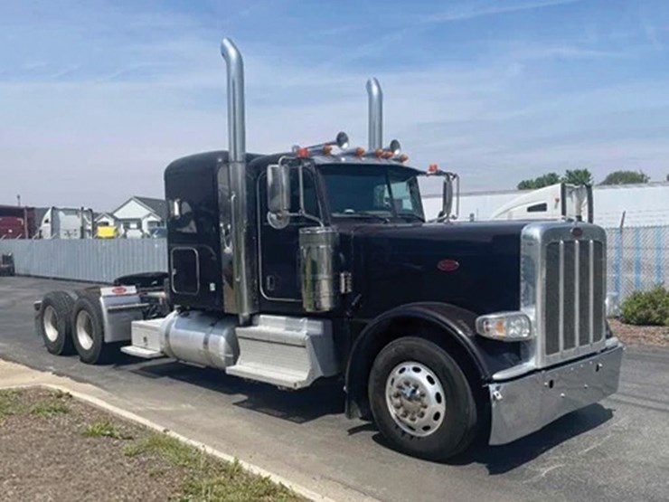 2022-peterbilt-389-image-1