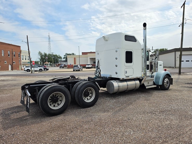 2007-kenworth-w900-image-18