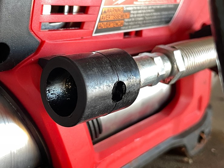 #5510-•-milwaukee-18v-cordless-grease-gun-image-13