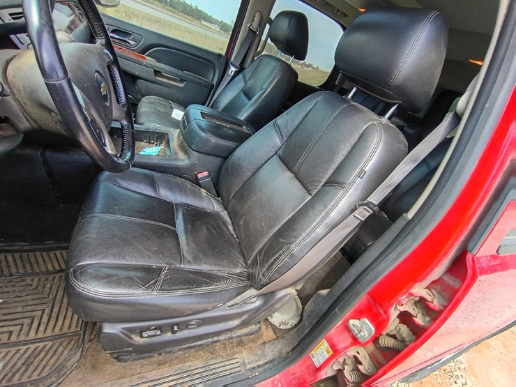 2013-chevrolet-tahoe-image-31
