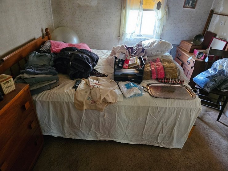 #8001-•-live-on-the-ground-house-hold-items-image-43