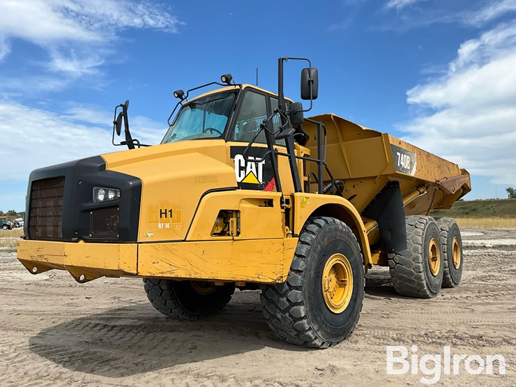 2013-caterpillar-740b-image-1