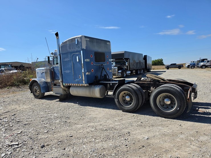 1997-peterbilt-379-image-10
