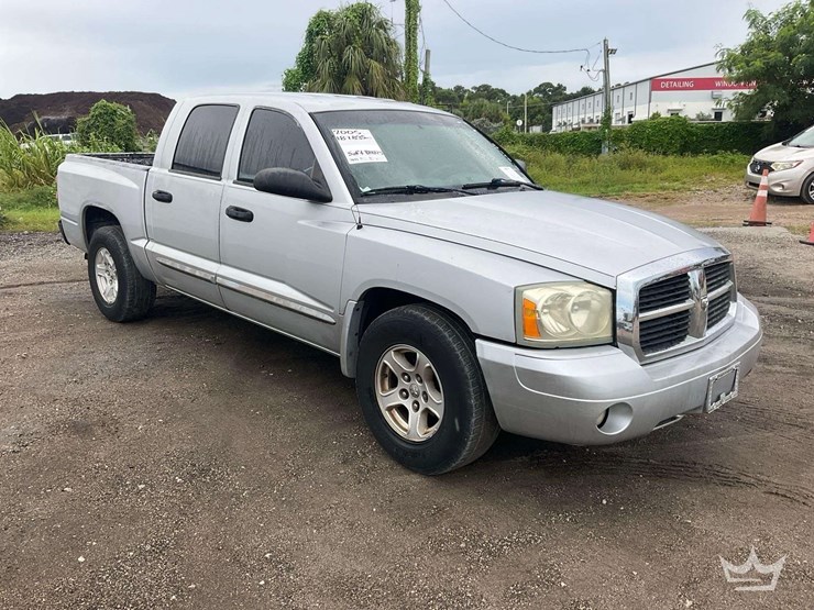 2005-dodge-dakota-image-2