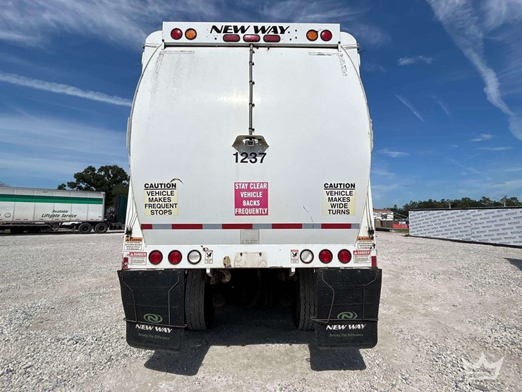 2017-peterbilt-520-image-49