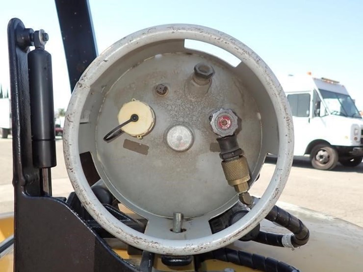 2006-yale-glp080vxngse090-forklift-image-12
