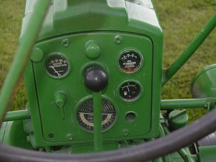 1957-john-deere-520-image-17