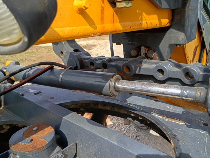 2008-deere-670d-image-37