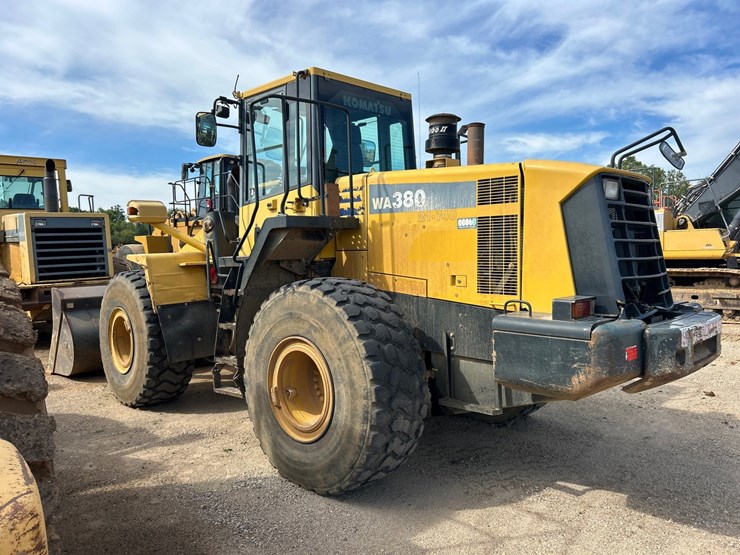 #3650-•-2011-komatsu-w380-6-wheel-loader-image-3