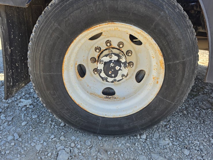 1997-freightliner-fl70-image-97