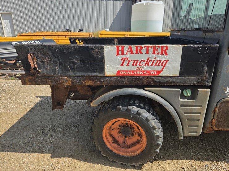 2004-bobcat-toolcat-5600-image-13