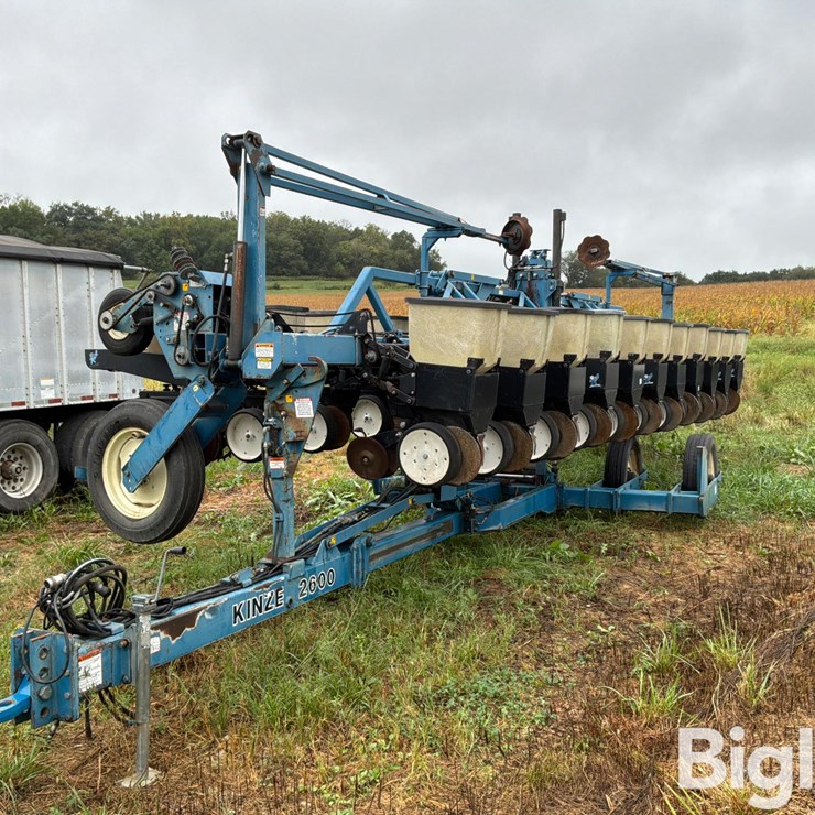 1997 KINZE 2600